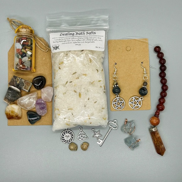 🎉FLASH SALE 🎉Ultimate Mystery Witchy Crystal & Accessory Gift Set - Size Small - Picture 2 of 5